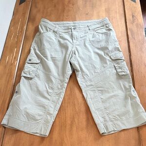 Kuhl Beige Cargo Convertible Roll Up Capris Shorts Size 10